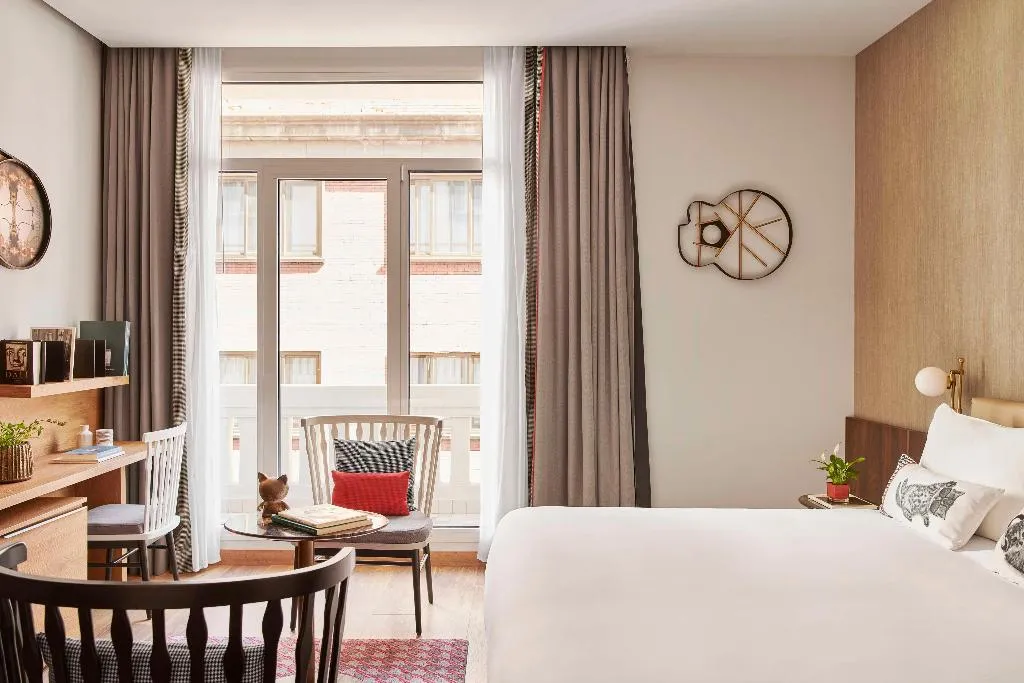 Room, Hyatt Centric Gran Via Madrid, Madrid