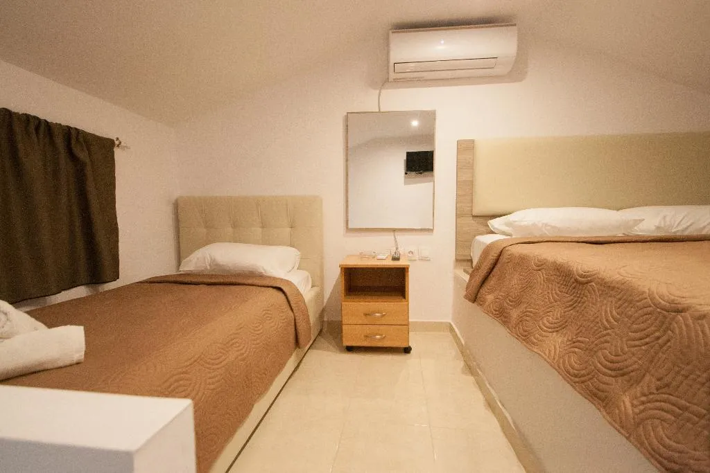 Room CAPACITY 5 Room, Pension Avocado, Skiathos