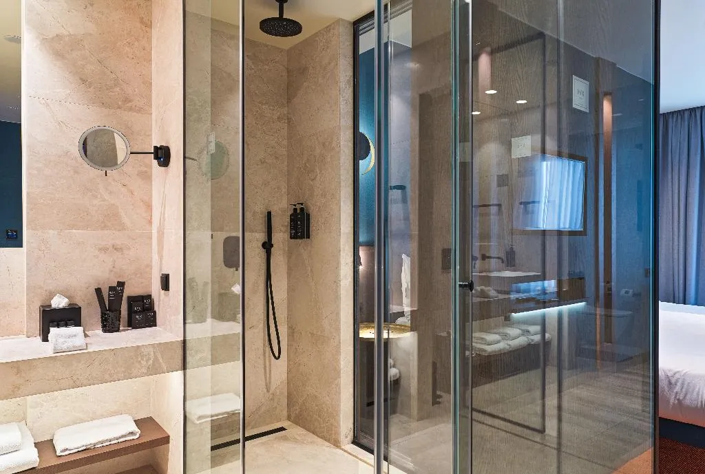 TRIPLE DELUXE Room, NYX Esperia Palace Athens by Leonardo Hotels, Athens