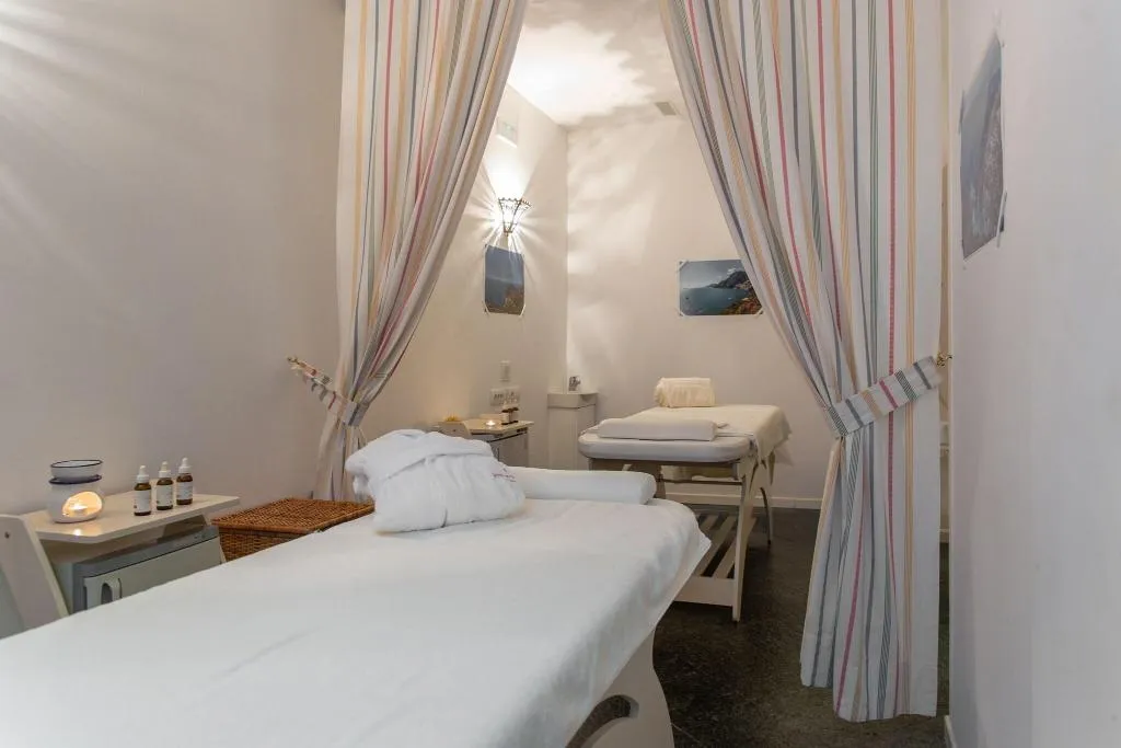 Sports and Entertainment, Hotel Poseidon, Naples