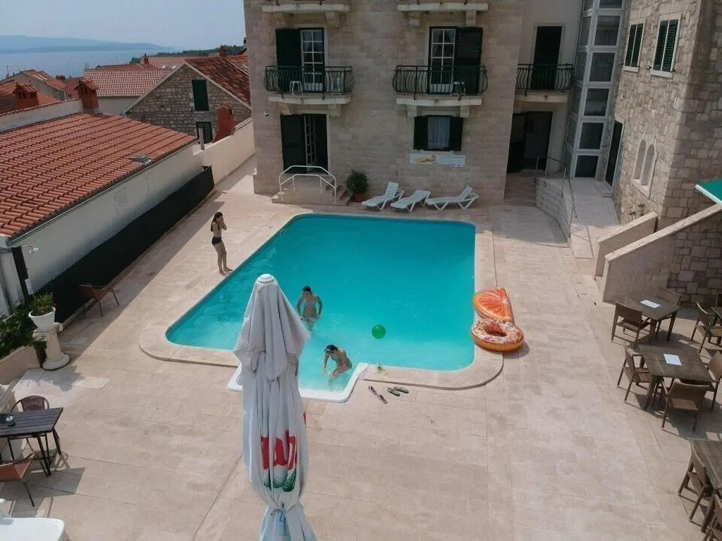 Room, Ivan, Split