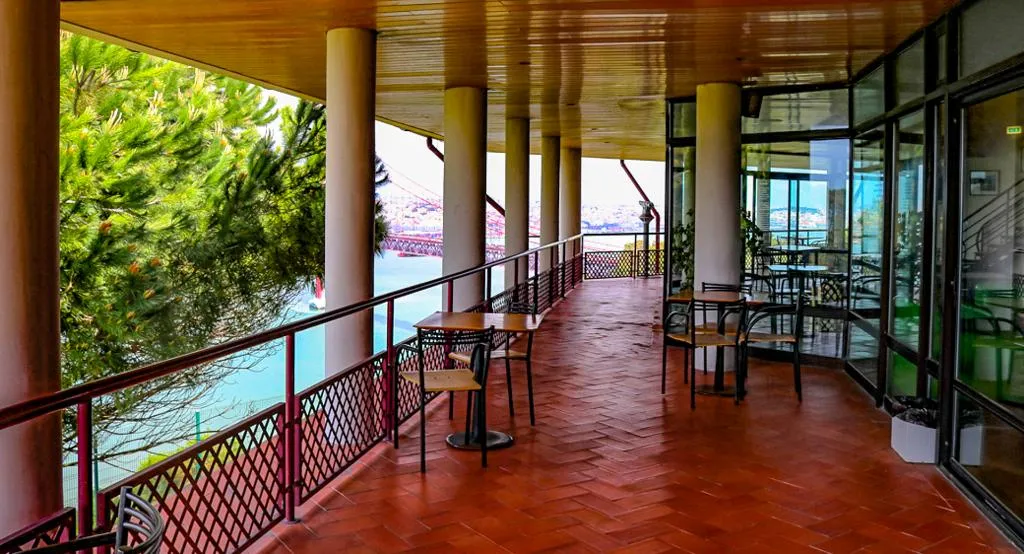 Terrace, Hi Almada - Pousada de Juventude, Lisbon