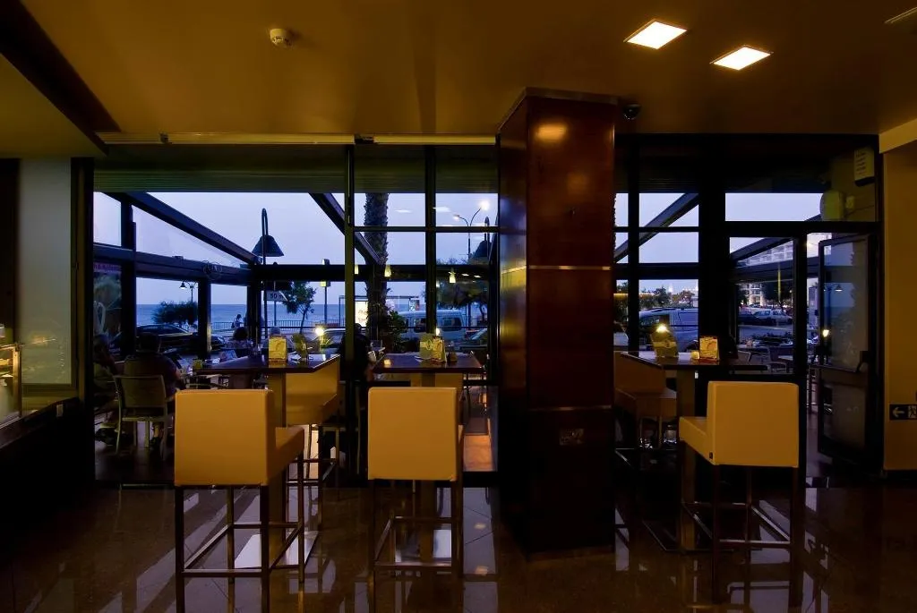 Bar, The Preluna Hotel, Malta