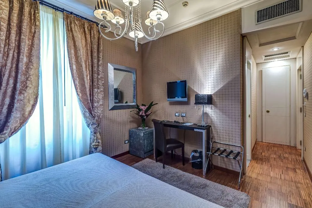 Room, Atlante Star, Rome