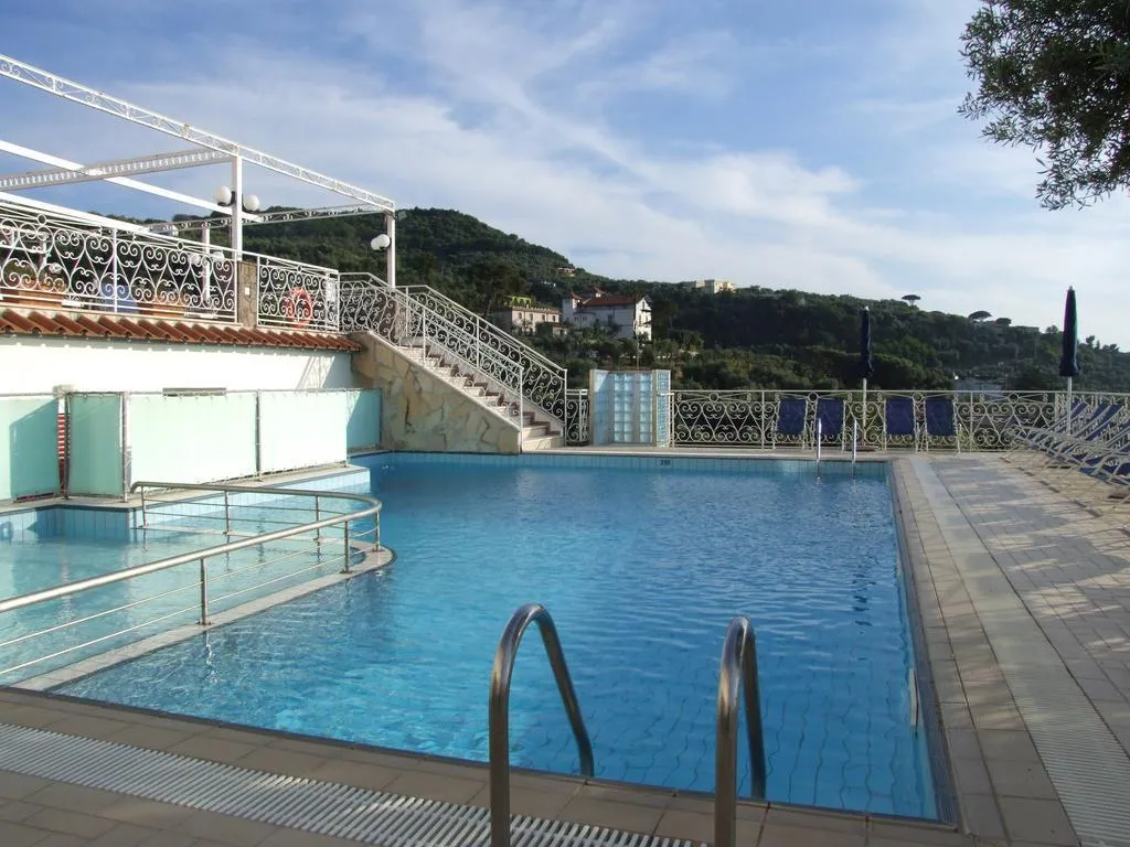 Pool, Dania, Naples