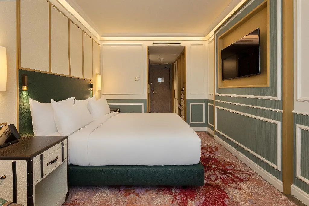 DOUBLE DELUXE Room, The Emerald House Lisbon, Curio Collection by Hilt, Lisbon