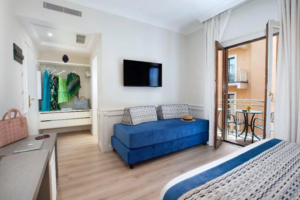 Double or Twin DELUXE WITH BALCONY Room, Michelangelo, Naples