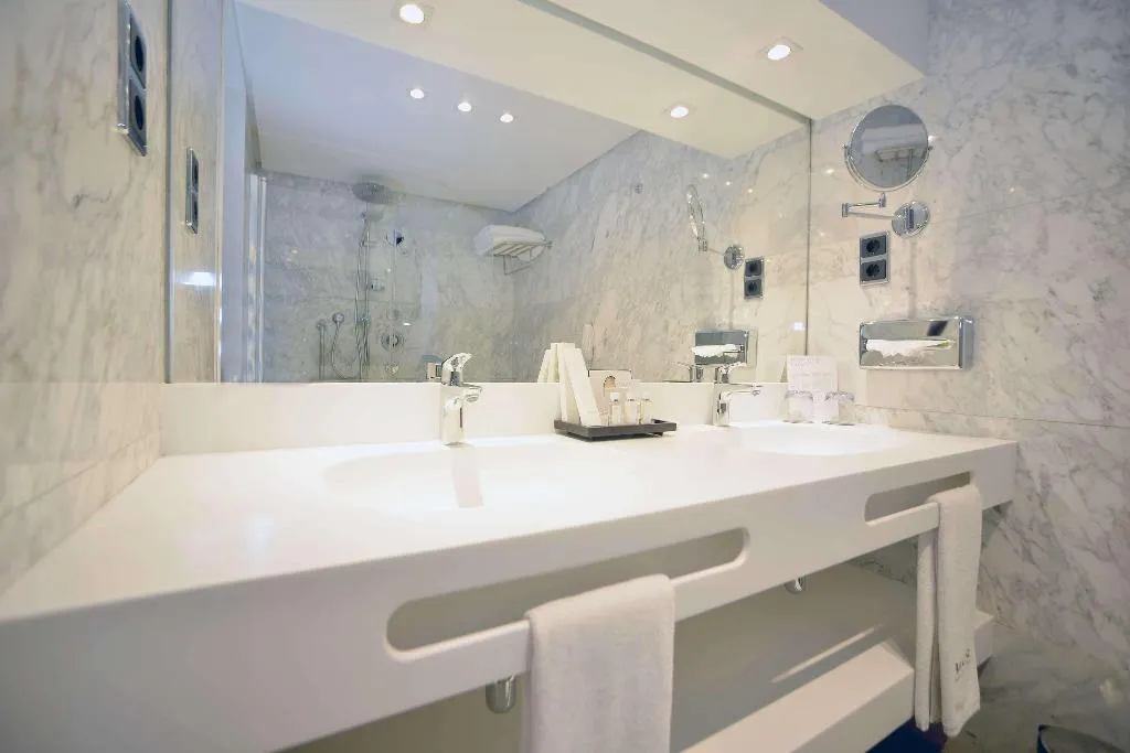 JUNIOR SUITE STANDARD Room, Barcelo Sevilla Renacimiento, Seville