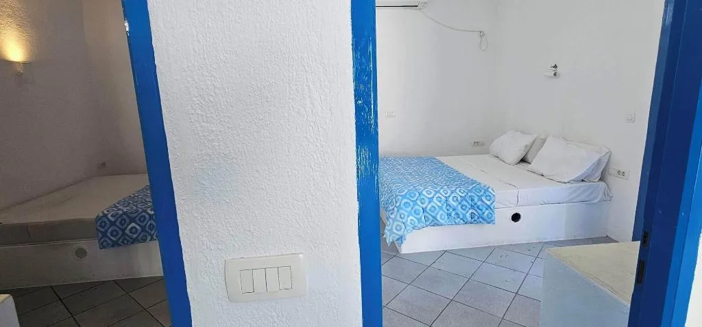 Room, Pleasure Beachside Studios, Santorini
