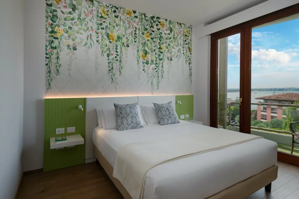 JUNIOR SUITE LAKE VIEW Room, Olivi Hotel & Natural Spa, Milan
