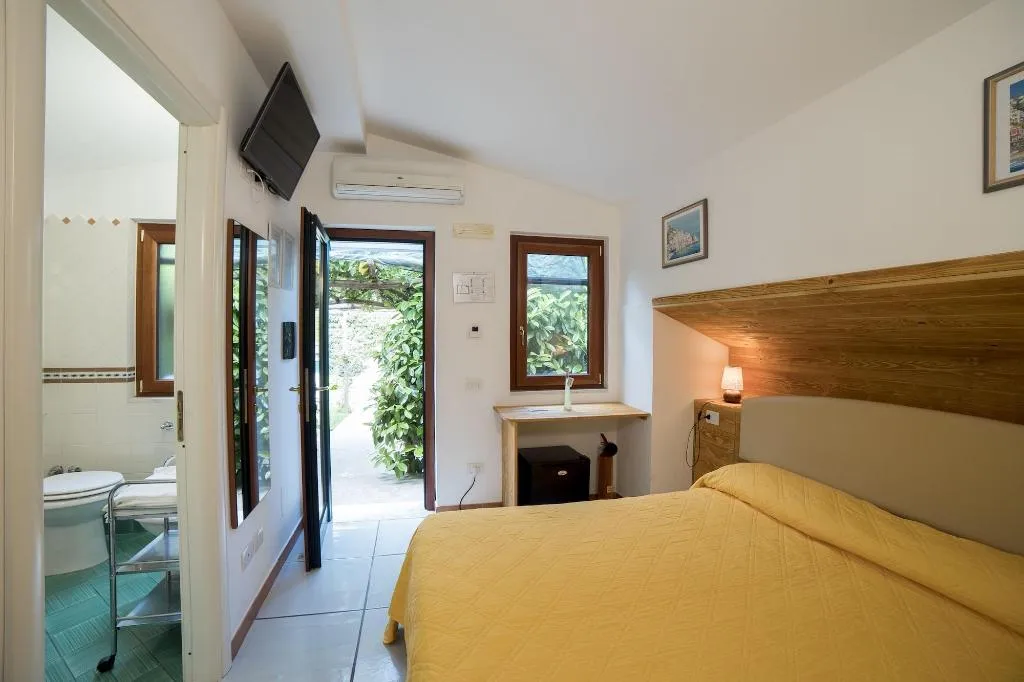 Room, Il Roseto, Naples