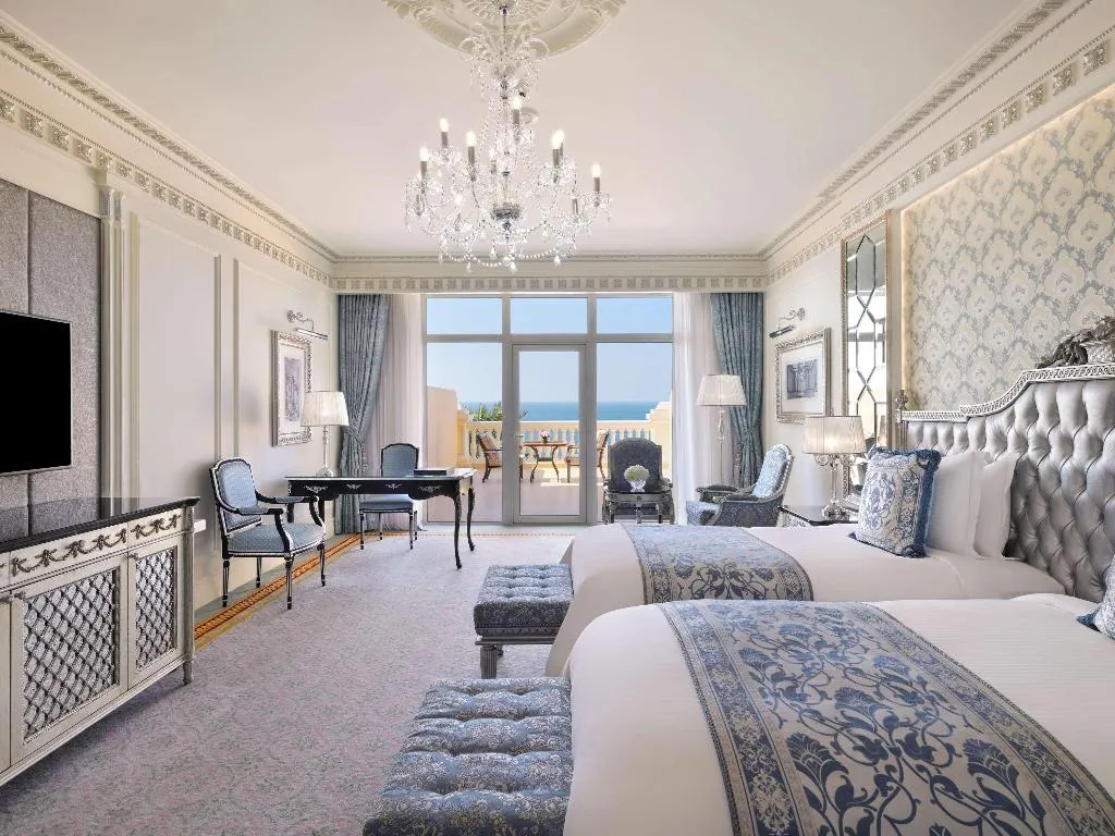 DOUBLE CLUB PREMIUM Room, Raffles The Palm Dubai, Dubai