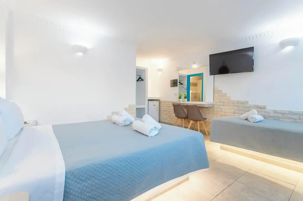 TRIPLE STANDARD Room, Perissa Bay, Santorini