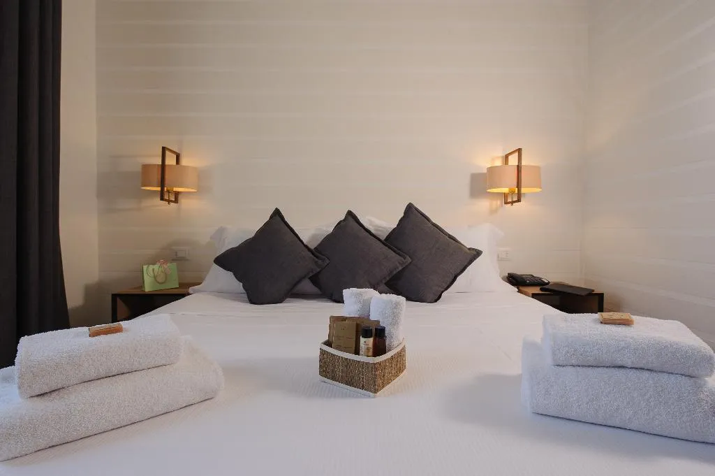 DOUBLE SUPERIOR Room, Hotel Lungarno Vespucci 50, Florence
