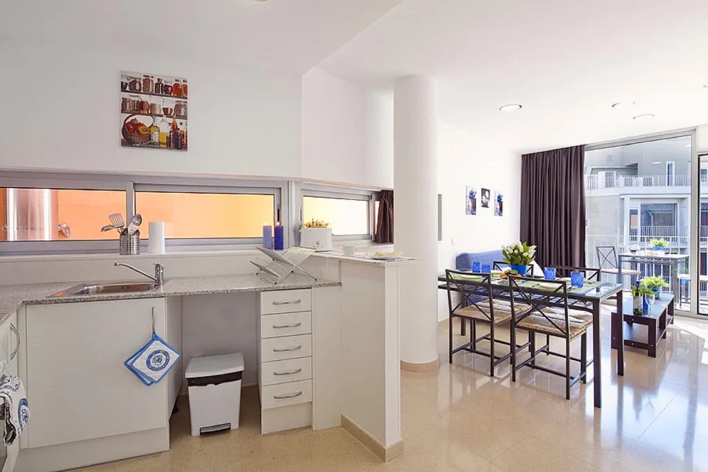 APARTMENT ONE BEDROOM WITH TERRACE Room, Charmsuites Paralel, Barcelona