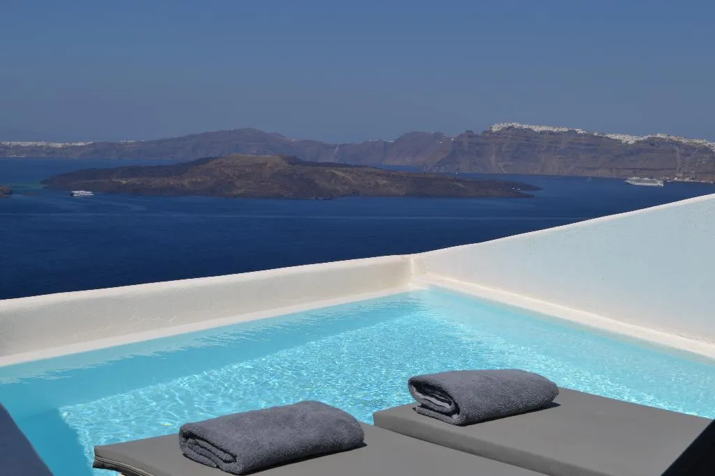 SUITE WITH PRIVATE POOL Room, Maison des Lys, Santorini