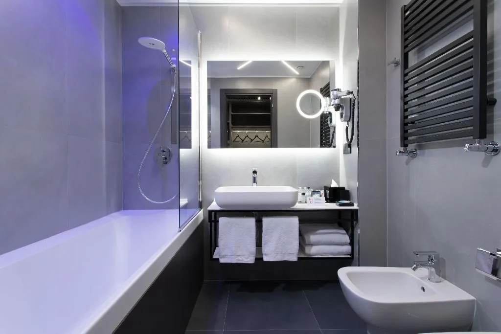 DOUBLE STANDARD Room, iQ Hotel Milano, Milan