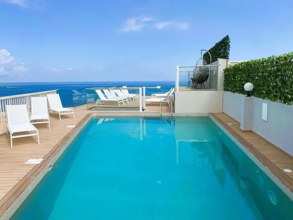 Pool, Diplomat, Malta