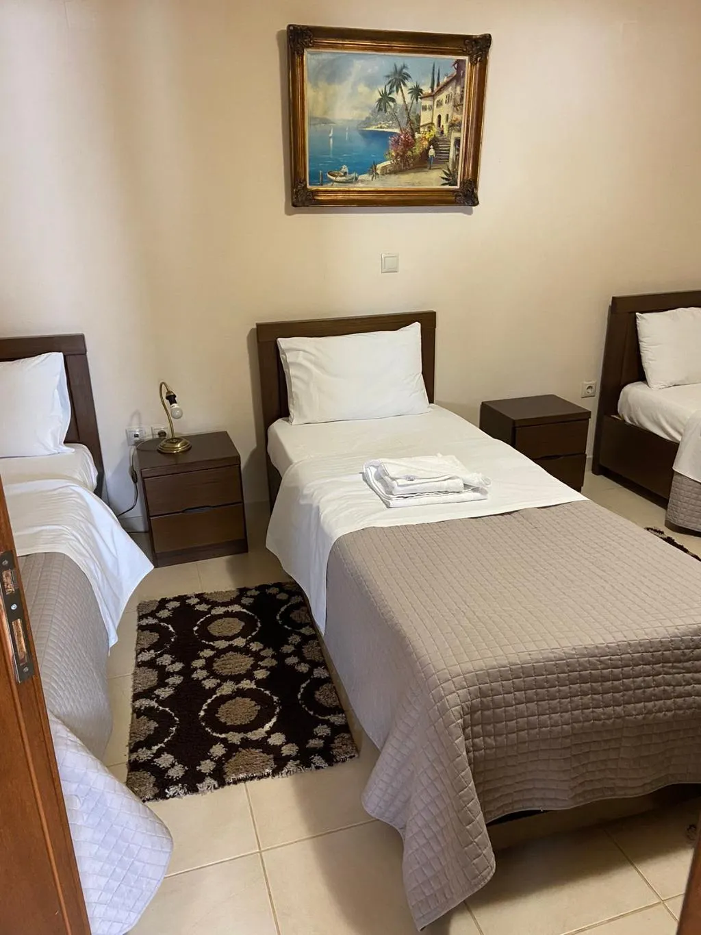 FAMILY ROOM basement Room, Menalia Villa's & Suites, Athens
