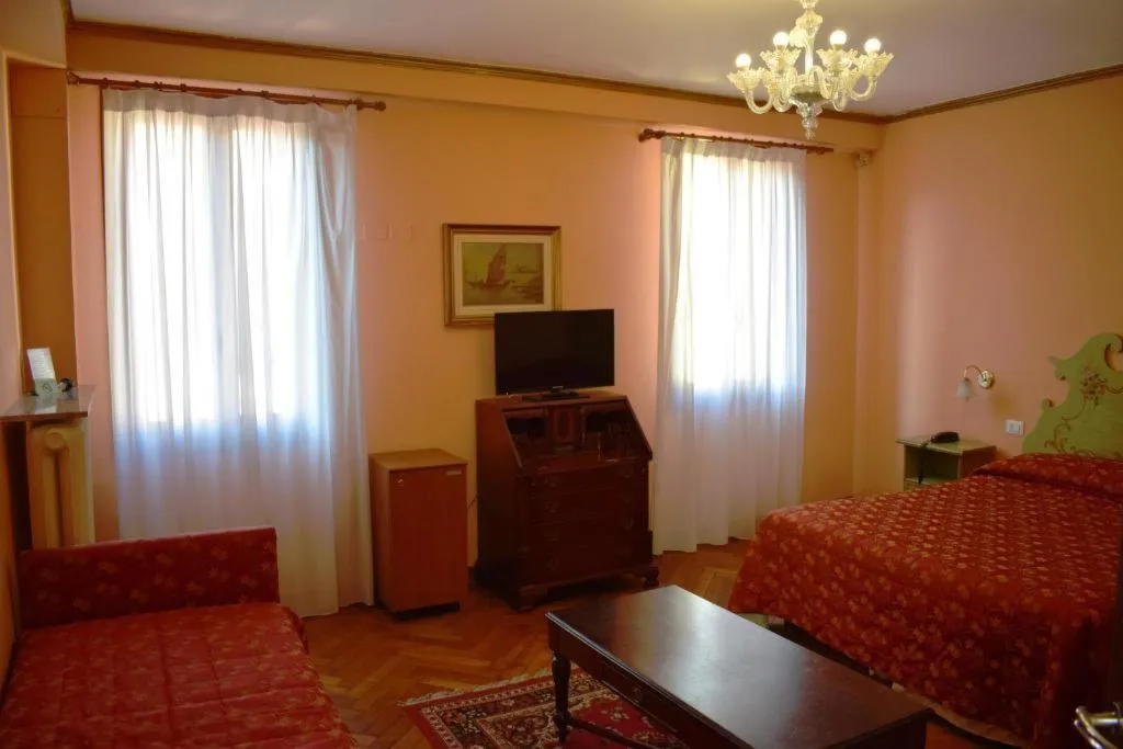 QUADRUPLE STANDARD Room, Hotel Malibran, Venice