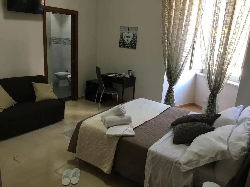 Room, Soggiorno Paradiso Due, Naples