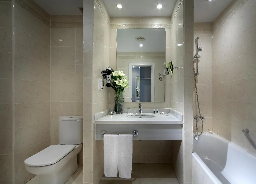 TRIPLE STANDARD Room, Exe Gran Hotel Solúcar, Seville