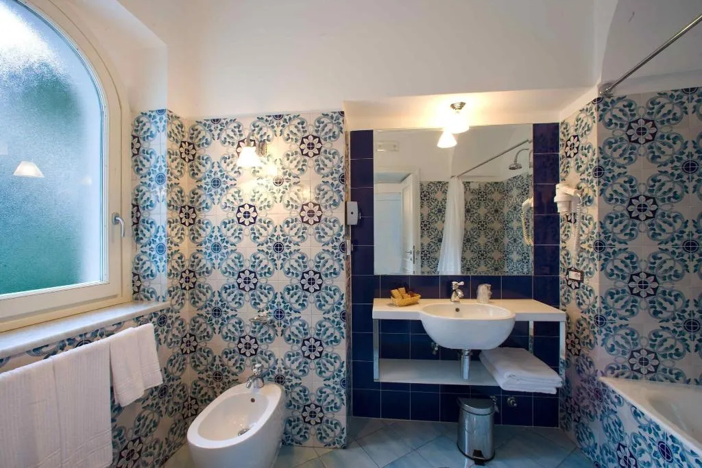 TRIPLE OCEAN VIEW KING BED Room, Palazzo Marzoli Resort, Naples