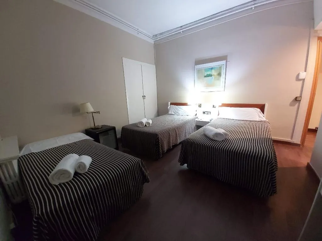 TRIPLE STANDARD Room, El Castell Hotel, Barcelona