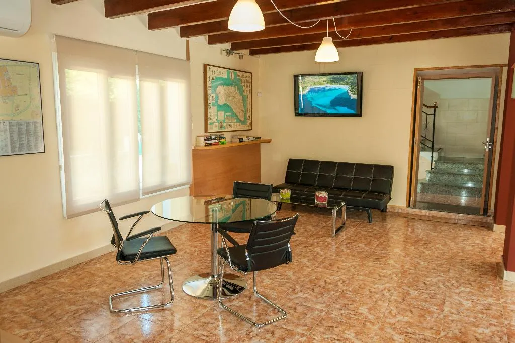 Lobby, Madrid, Menorca
