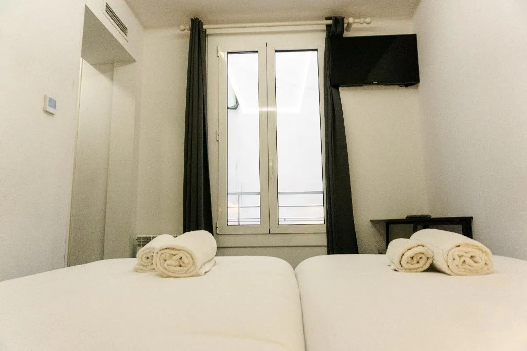 TWIN TWO BEDS Room, Fontanella Green House, Barcelona