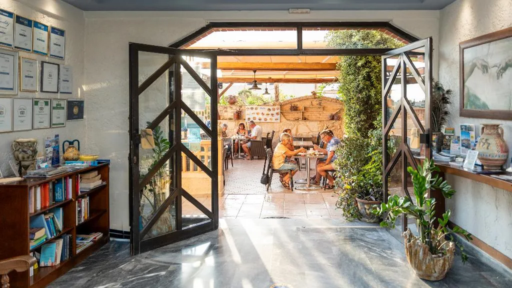 Lobby, Erato, Crete