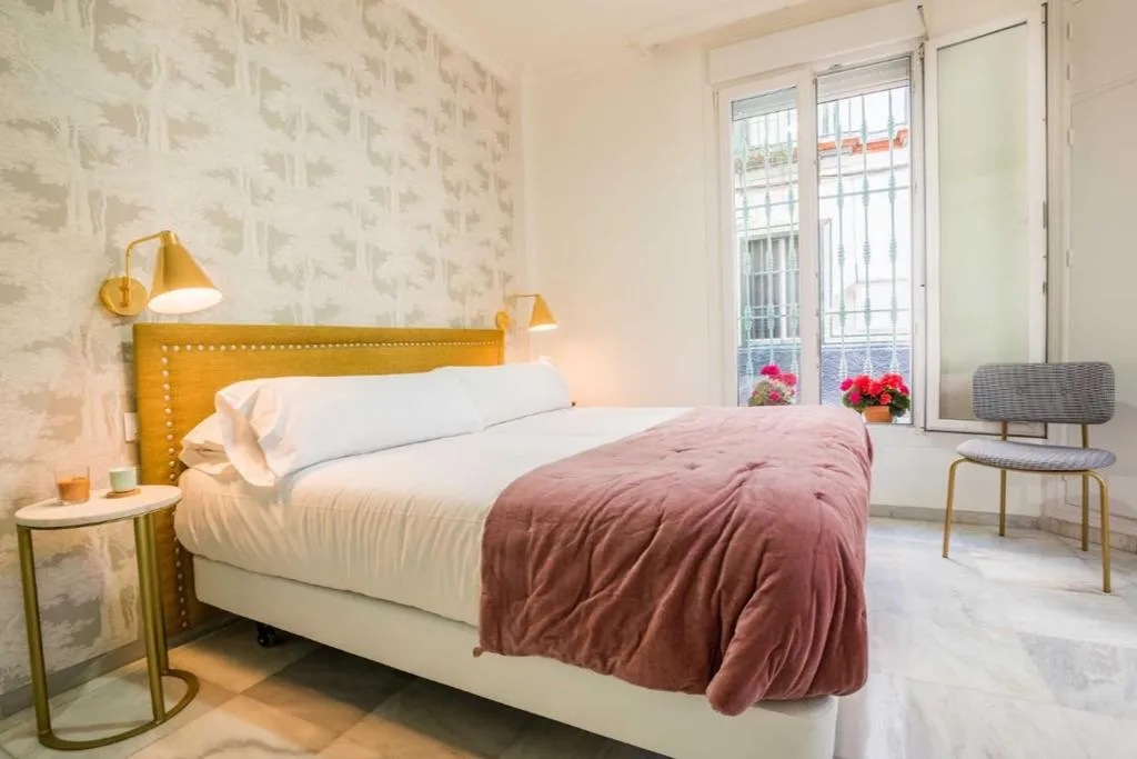 Room, Jardin de La Alameda, Seville