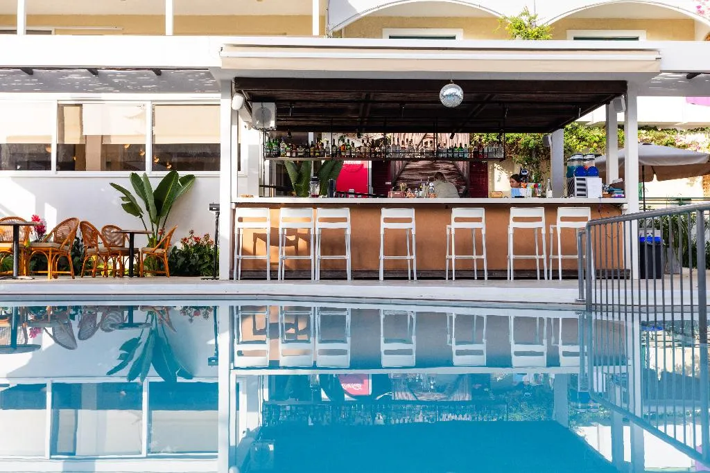 Bar, Trefon Hotel Apartments & Suites, Crete