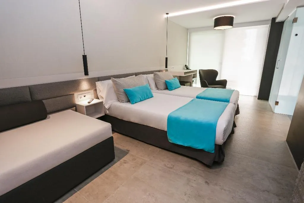 FAMILY ROOM POOL VIEW Room, Kaktus Playa, Costa Brava