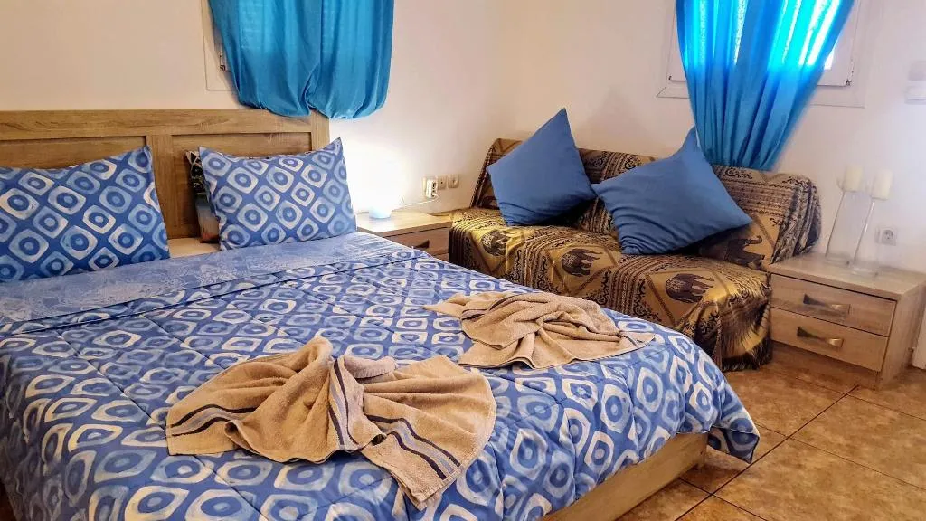 Room, Pleasure Beachside Studios, Santorini