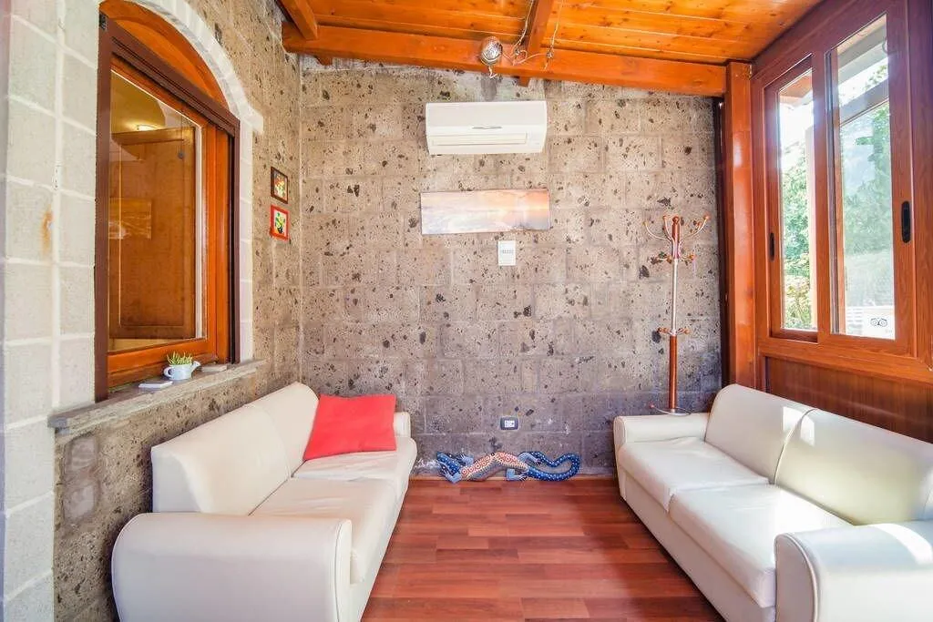 Room, Villa De Angelis, Naples