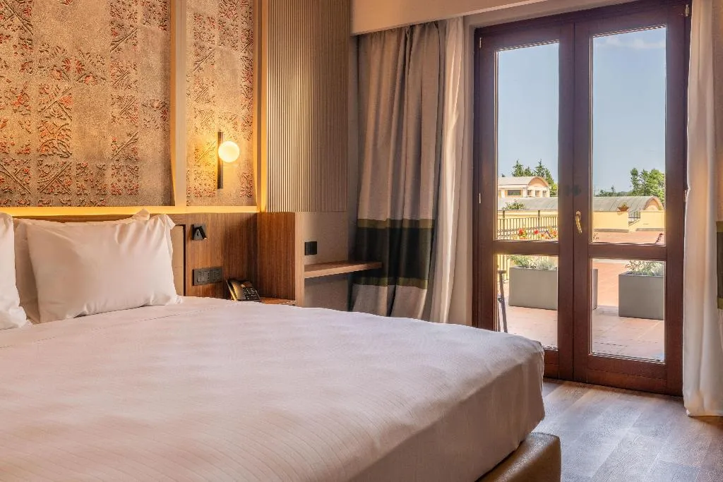 DOUBLE GUEST ROOM Room, Picciolo Etna Golf Resort & Spa, Curio Collection, Catania