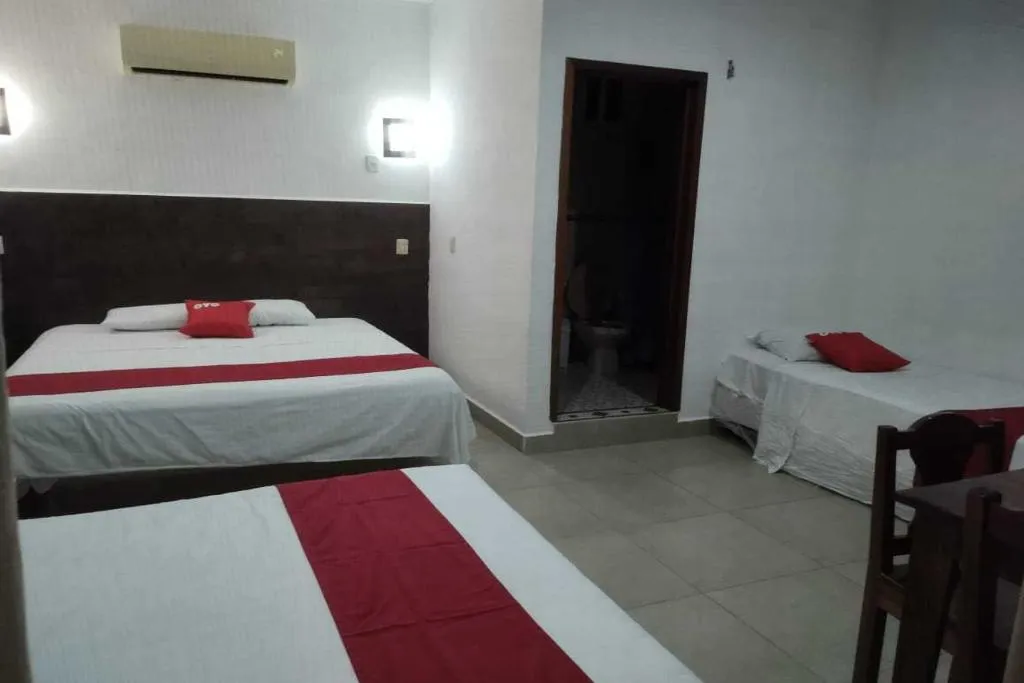 FAMILY ROOM THREE BEDS Room, OYO Hotel Palma Real, Cancun Area