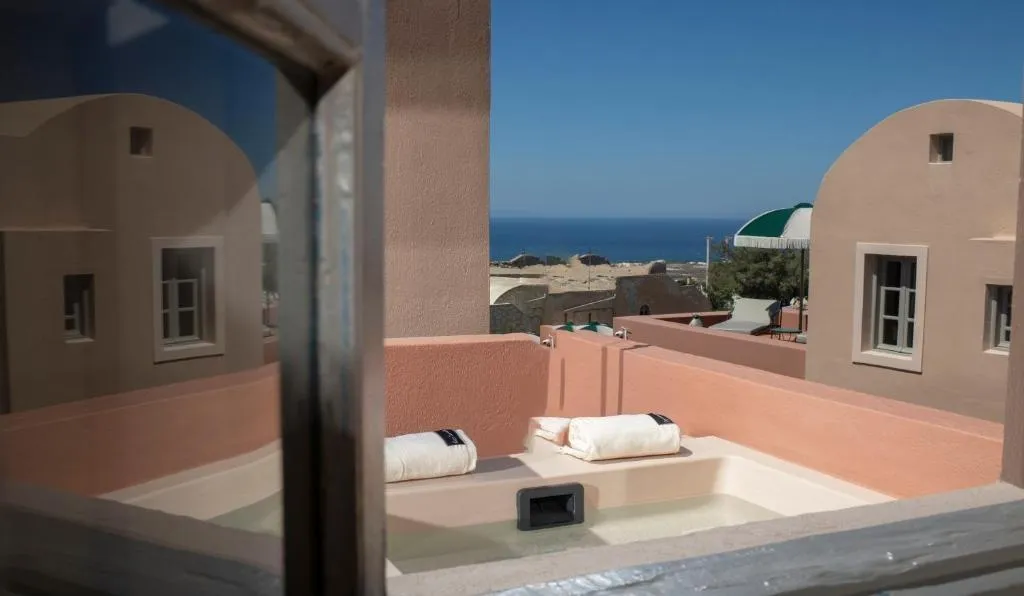 SUITE WITH JACUZZI WITH VIEWS Room, Terra Verde Oia By K&k, Santorini
