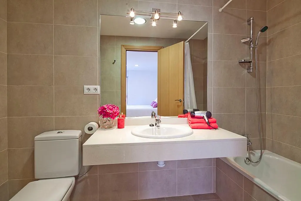 APARTMENT TWO BEDROOMS Room, Charmsuites Paralel, Barcelona