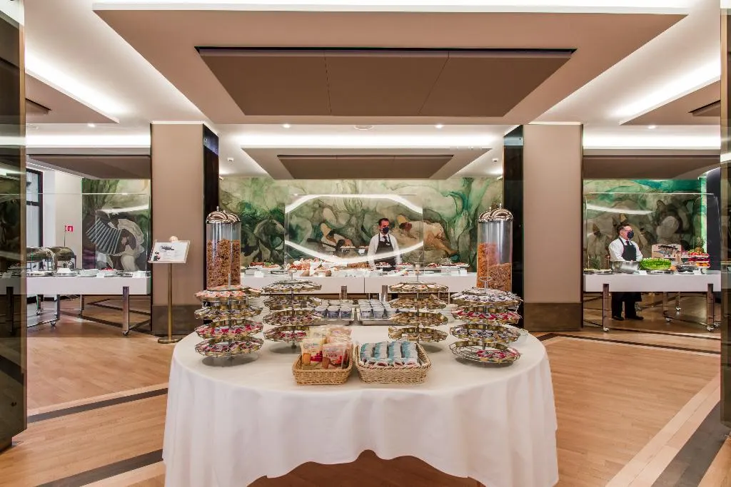 Restaurant, Royal Continental, Naples