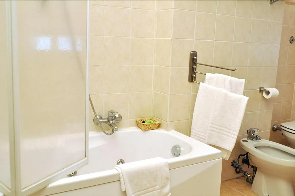 Room, Ideal B&B, Rome