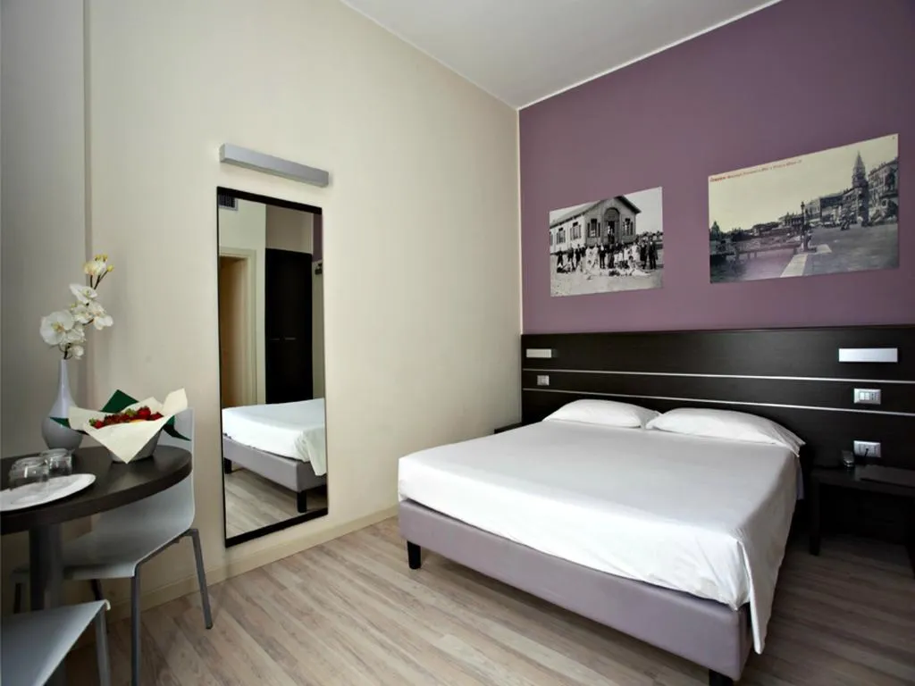 STUDIO STANDARD Room, Vienna, Venice