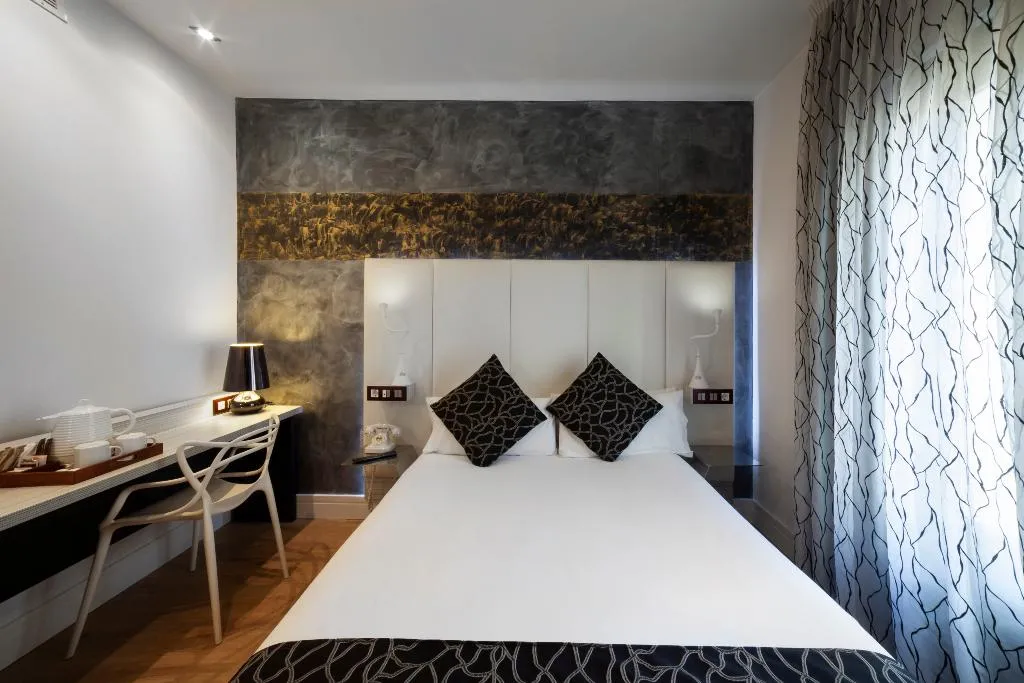 DOUBLE INNER Room, Petit Palace Savoy Alfonso XII, Madrid