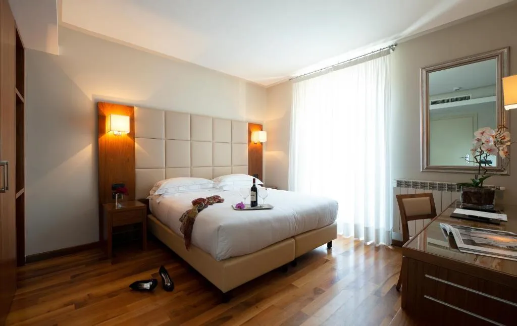 DOUBLE SUPERIOR Room, Fenice Hotel Milan, Milan
