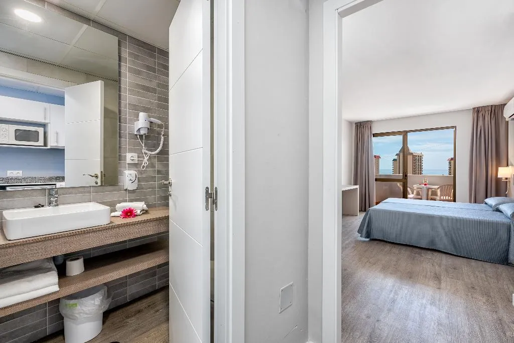 STUDIO CAPACITY 3 Room, Aparthotel Veramar, Costa Del Sol