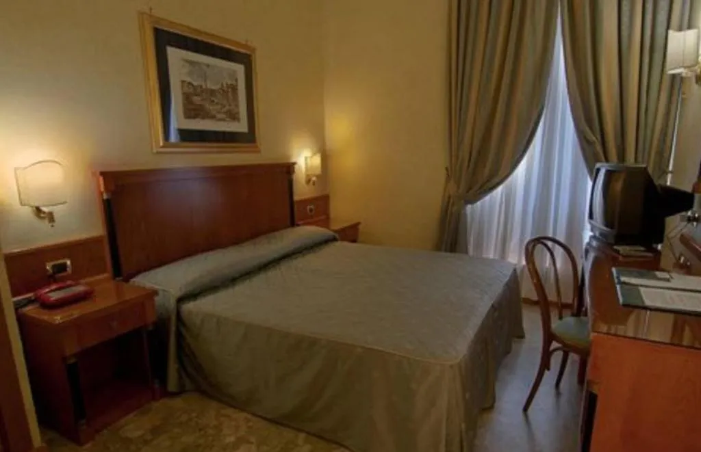 DOUBLE SINGLE USE QUEEN SIZE BED Room, Miami, Rome