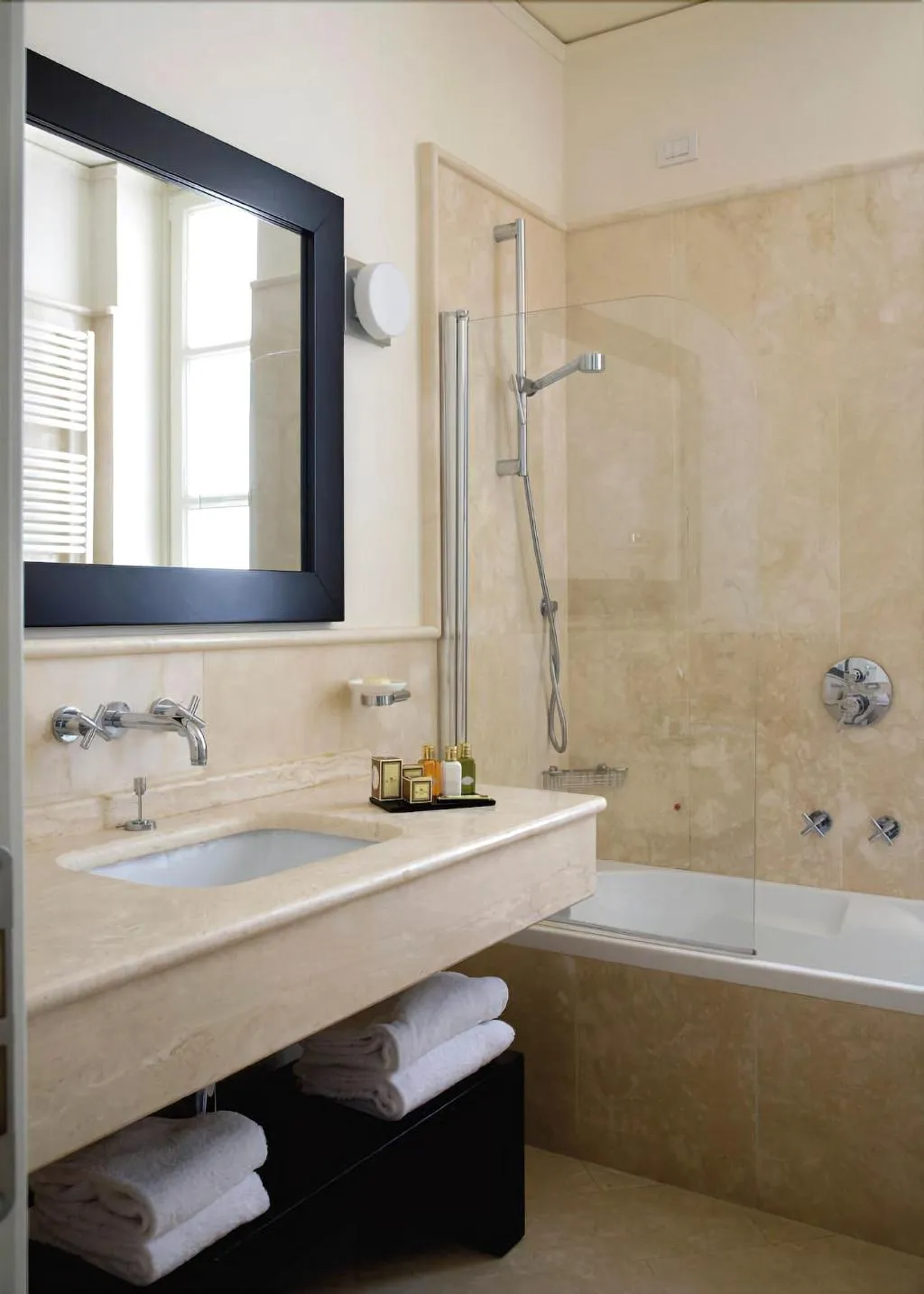 Room, Albergo Palazzo Decumani, Naples