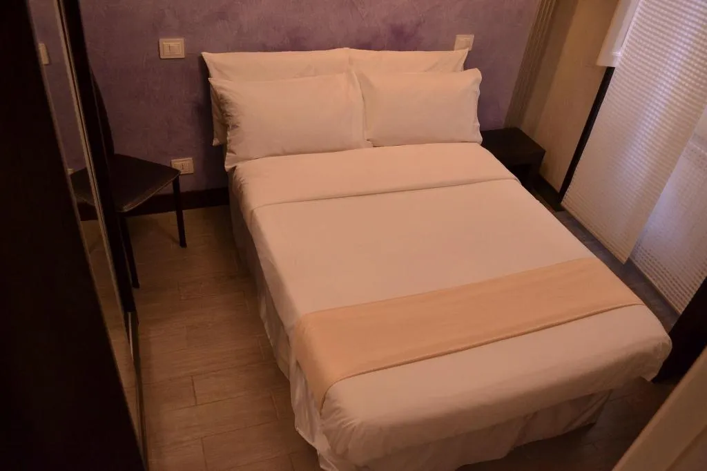 Room, Tiburtina House, Rome