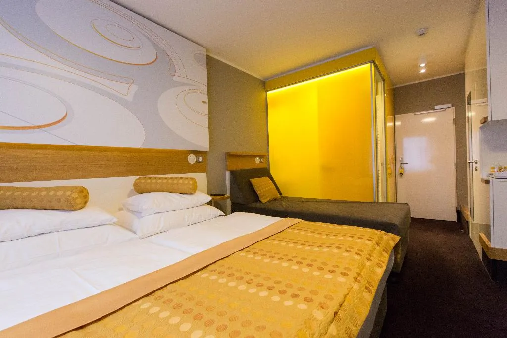 TRIPLE SUPERIOR Room, Hotel Golf Prague, Prague